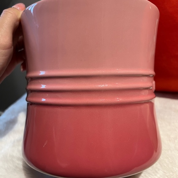 ❌SOLD❌ LE CREUSET UTENSIL HOLDER/ CROCK in PINK! - Picture 2 of 4